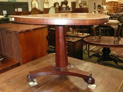 Lot 616 - Victorian breakfast table