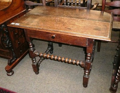 Lot 650 - 17th century oak side table