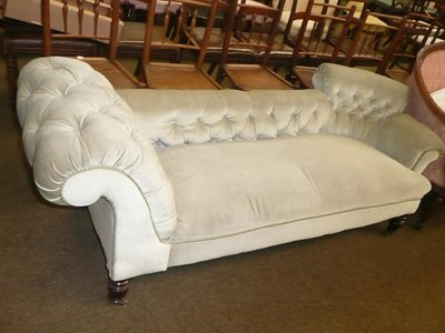 Lot 680 - Victorian button back chaise longue