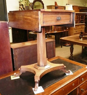 Lot 713 - Small mahogany pedestal table