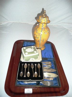 Lot 21 - A cased set of teaspoons, a cased set of fish knives and forks, a Carltonware vase and cover...