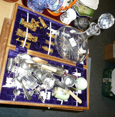 Lot 23 - Quantity of glass, silver, chess set and coins