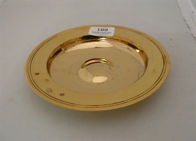 Lot 189 - A silver gilt dish