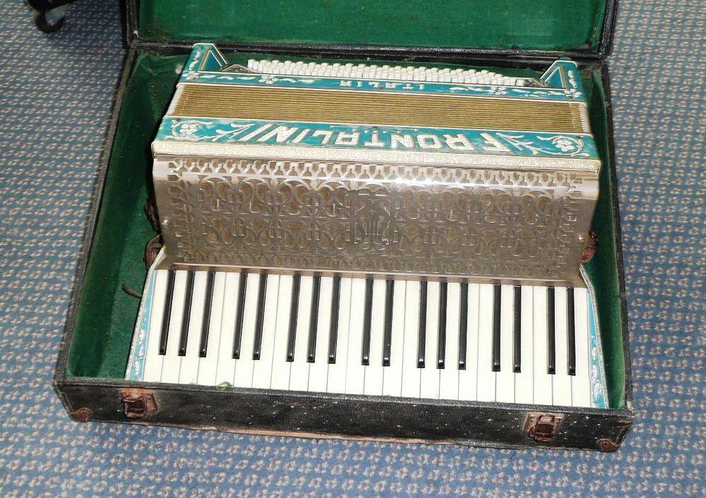 Lot 246 - A Frontalini "Italia" Piano Accordion, in a fitted case