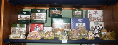 Lot 377 - Twelve Lilliput Lane groups (various sizes) including "Slate Cutters Cottage" and "The Toy Box"