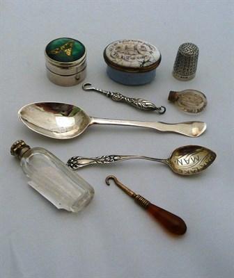 Lot 404 - Bilston patch box, silver thimble etc