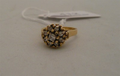 Lot 412 - An 18 carat gold diamond cluster ring