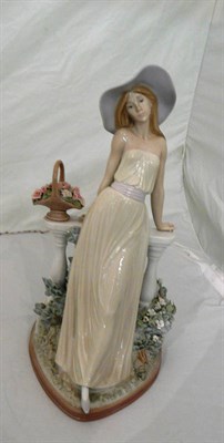 Lot 504 - Lladro figure of Dama Reflexiva