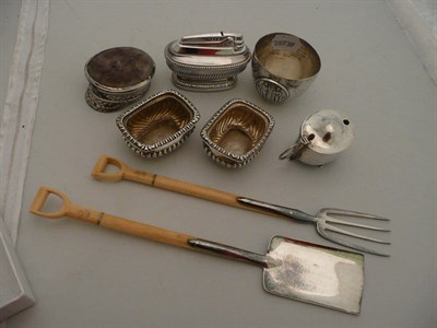 Lot 513 - Small quantity silver and plate