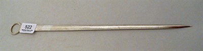 Lot 522 - A George III silver skewer