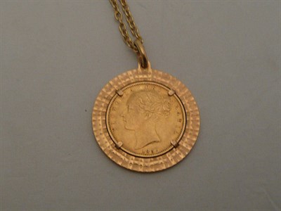 Lot 525 - An 1853 shield back sovereign in mount stamped '9CT' on a gold plated chain