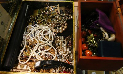 Lot 564 - Two boxes of costume jewellery