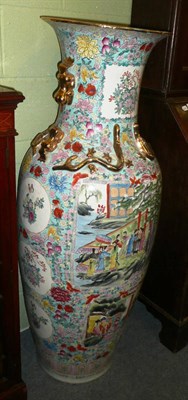 Lot 588 - Large Chinese vase