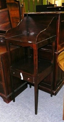 Lot 667 - Mahogany washstand