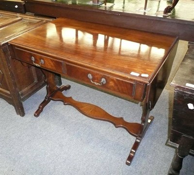 Lot 744 - Reproduction sofa table