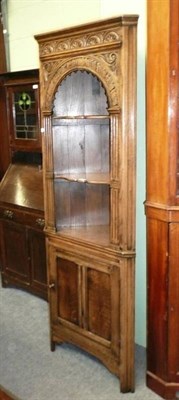 Lot 772 - Oak standing corner cabinet