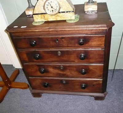 Lot 783 - Georgian mahogany small chest