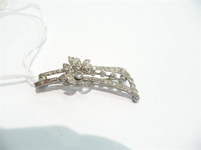 Lot 58 - A diamond set brooch