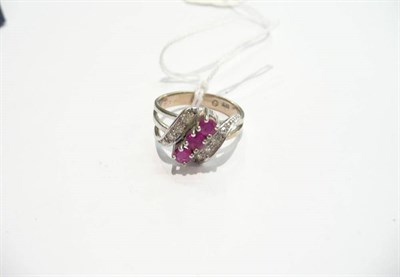 Lot 83 - Diamond and tourmaline ring