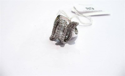 Lot 89 - A fancy baguette cut and round brilliant cut diamond ring in a white setting (hallmark/stamp...