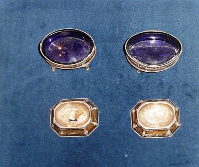 Lot 191 - A pair of silver oval salts with blue glass liners and a pair of early Georgian salts (a.f.)