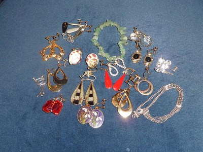 Lot 195 - Quantity of costume jewellery