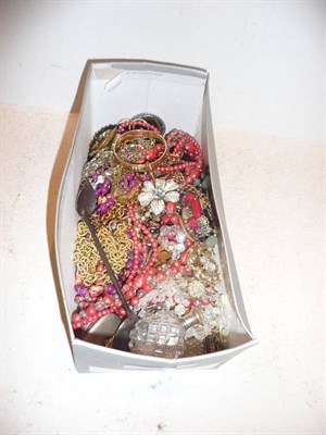 Lot 378 - Box of miscellaneous costume jewellery