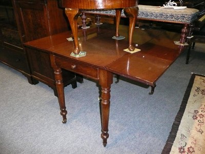 Lot 507 - A Victorian mahogany Pembroke table