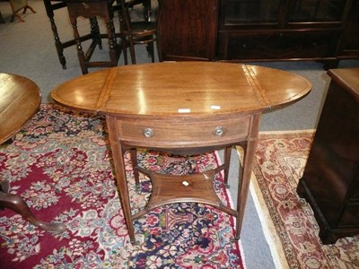 Lot 511 - Edwardian mahogany and satinwood banded drop leaf table