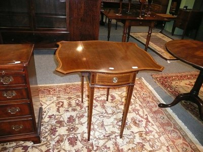 Lot 513 - Edwardian mahogany and satinwood banded Pembroke table