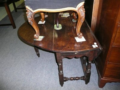 Lot 558 - An 18th century oak gateleg table