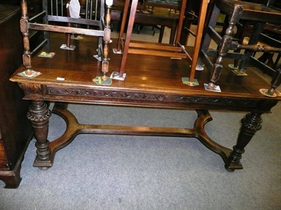 Lot 565 - Oak dining table