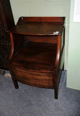 Lot 613 - Mahogany night stand