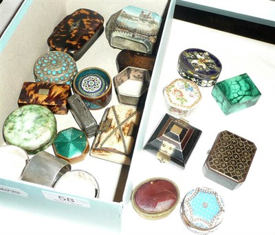 Lot 58 - Assorted snuff boxes and three silver napkin rings