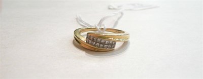 Lot 73 - A princess cut diamond ring