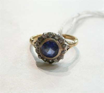 Lot 90 - Sapphire and diamond cluster ring