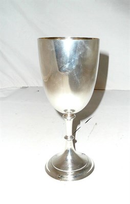 Lot 139 - A Victorian silver cup, London 1882 approx 7 troy oz
