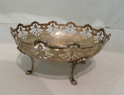 Lot 145 - A silver footed bowl, Birmingham 1913, approx 9 troy oz