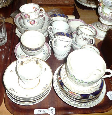 Lot 204 - Tray of assorted 19th century tea bowls and saucers including Newhall, etc