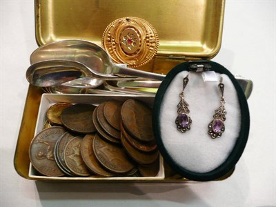 Lot 241 - 9ct gold brooch, silver teaspoons, coins, earrings, etc
