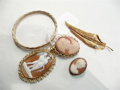 Lot 242 - A bangle, three cameos and a brooch