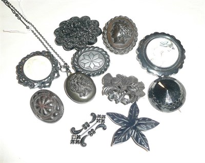 Lot 267 - Assorted jet brooches