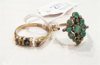 Lot 277 - An emerald and diamond cluster ring (a.f.) and a sapphire ring (a.f.)