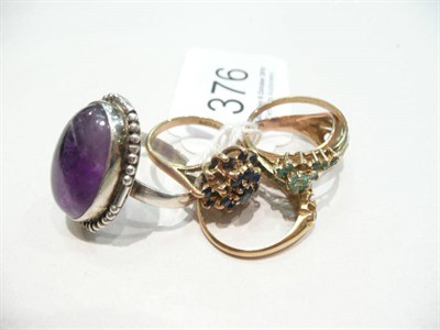 Lot 376 - Five assorted gold and silver dress rings