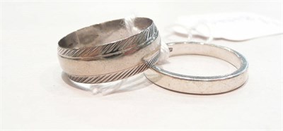 Lot 408 - An 18ct white gold patterned band ring and a silver band ring (2)