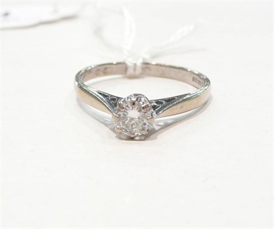 Lot 414 - An 18ct white gold diamond solitaire ring