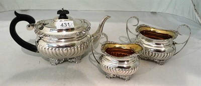 Lot 431 - Three piece silver tea set, London 1910, approx 22 troy oz