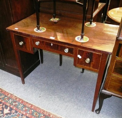 Lot 603 - An early 19th century mahogany small side table