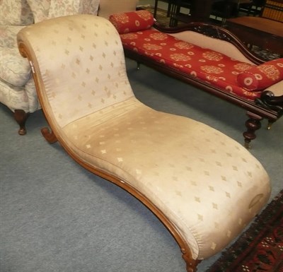 Lot 667 - Maple-framed day bed