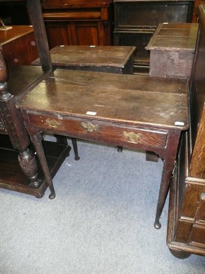 Lot 680 - An oak lowboy